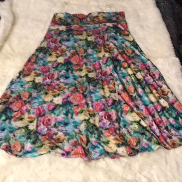 LuLaRoe Dresses & Skirts - 3X Lularoe beautiful floral print maxi skirt - simply comfortable